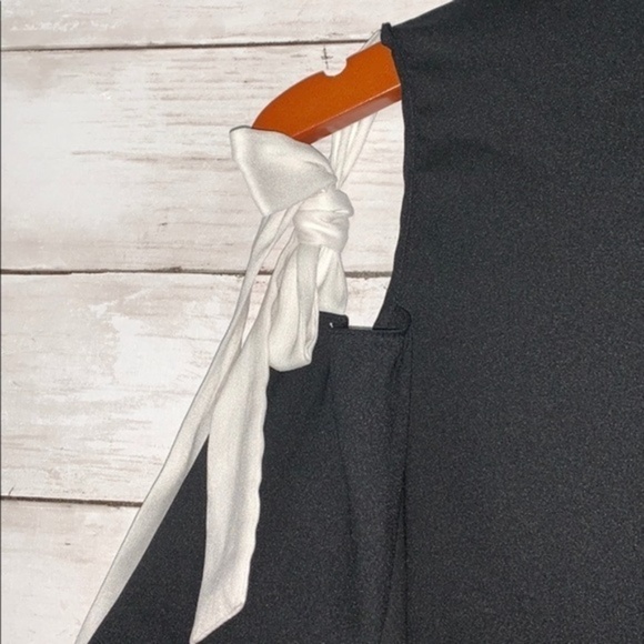 Ann Taylor |‎ Bare Shoulder with Bows Blouse - Picture 2 of 6